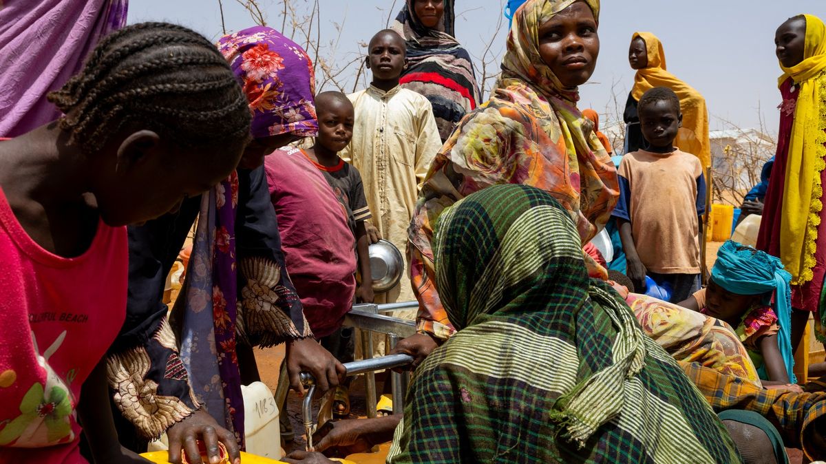Fotky zapomenuté války: V Súdánu se bojuje už rok, miliony strádají hlady